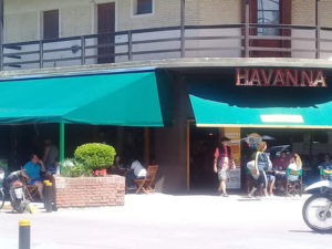 Cafe Havanna con ricos alfajores